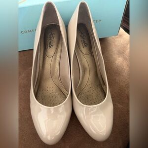 Life Stride Women's Glossy Beige Heels